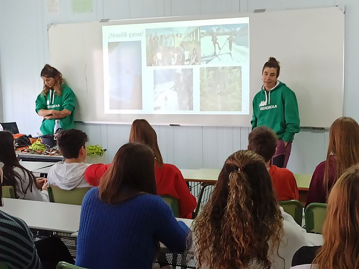 Amaia Segurola eta Uxue Loizu: Bideak Ireki proiektua emakume alpinistentzat erreferente izatea espero dugu