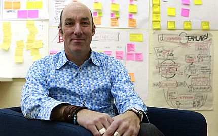 George Kembel: Se aprende haciendo y no escuchando a un profesor