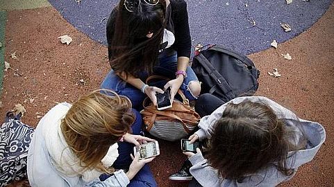 Es la escuela lugar para el mvil?