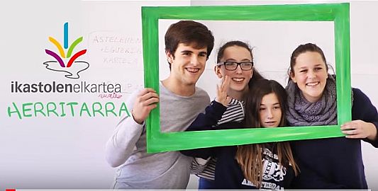 IKASTOLA EREDUA, HERRITARRA