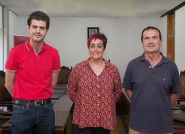 Oinez Basoa ekimena sinatu dute Altsasuko udalak eta Iigo Aritza Ikastolak