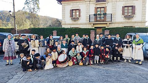 Labiaga Ikastolak badu bere txaranga