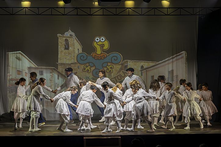 Irunberri, dantzak lotzen duen herria