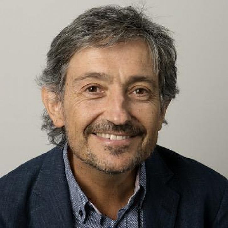Carles Capdevila Umorez hezi / Educar con humor