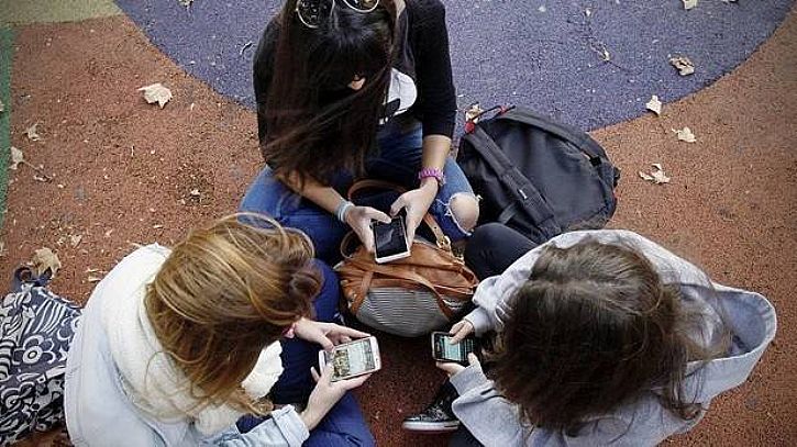 Es la escuela lugar para el mvil?