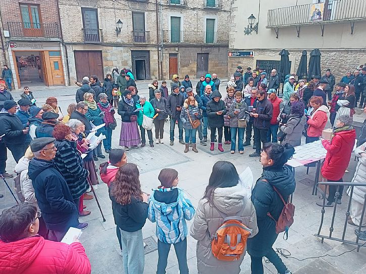 Herrirako kantutegi bat elkarlanean