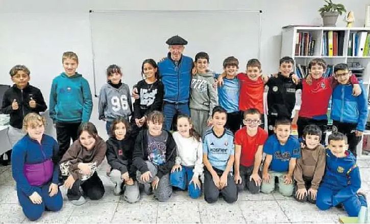 Juanjo Atxa Mindegia: Beti�da�nik maite izan dut pilota, txi�ki�tan orduak pasat�zen geni�tuen fron�toian