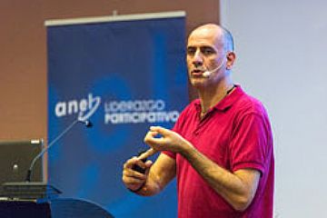 LA FELICIDAD, FACTOR CLAVE PARA MEJORAR LA EMPRESA