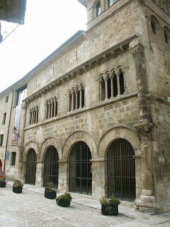 Nafarroako Errege-erreginen Jauregia Nafarroako Errege-erreginen Jauregia